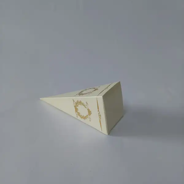 15X4 Krem Altın Yaldızlı Külah