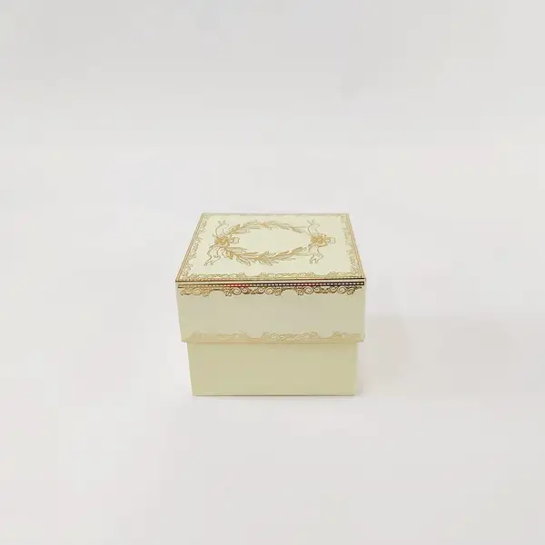 8x8x6 Altın Yaldızlı Krem Kutu