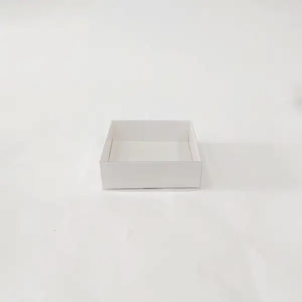 9x9x3 Beyaz Altı Kartonlu Asetat Kutu