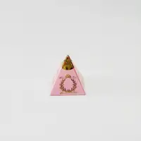 6x6x6 Pembe Altın Yaldızlı Piramit Kutu - Görsel 1